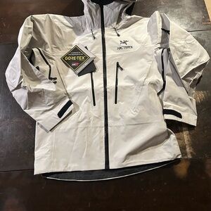 Arc’teryx Alpha SV Waterproof Rainjacket Size Medium